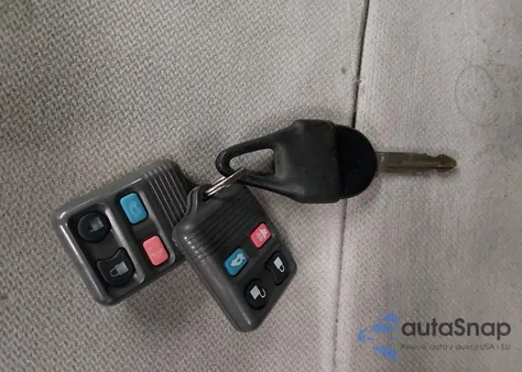 2005 Ford Crown Victoria Standard из США, поврежденный, VIN 2FAFP73W05X107241